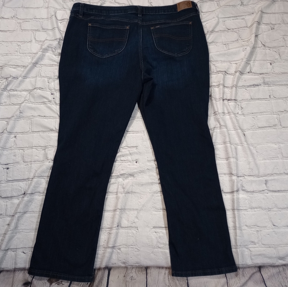 Lee Regular Fit Straight Leg Mid-rise Plus Jeans Size 20M - Picture 2 of 5